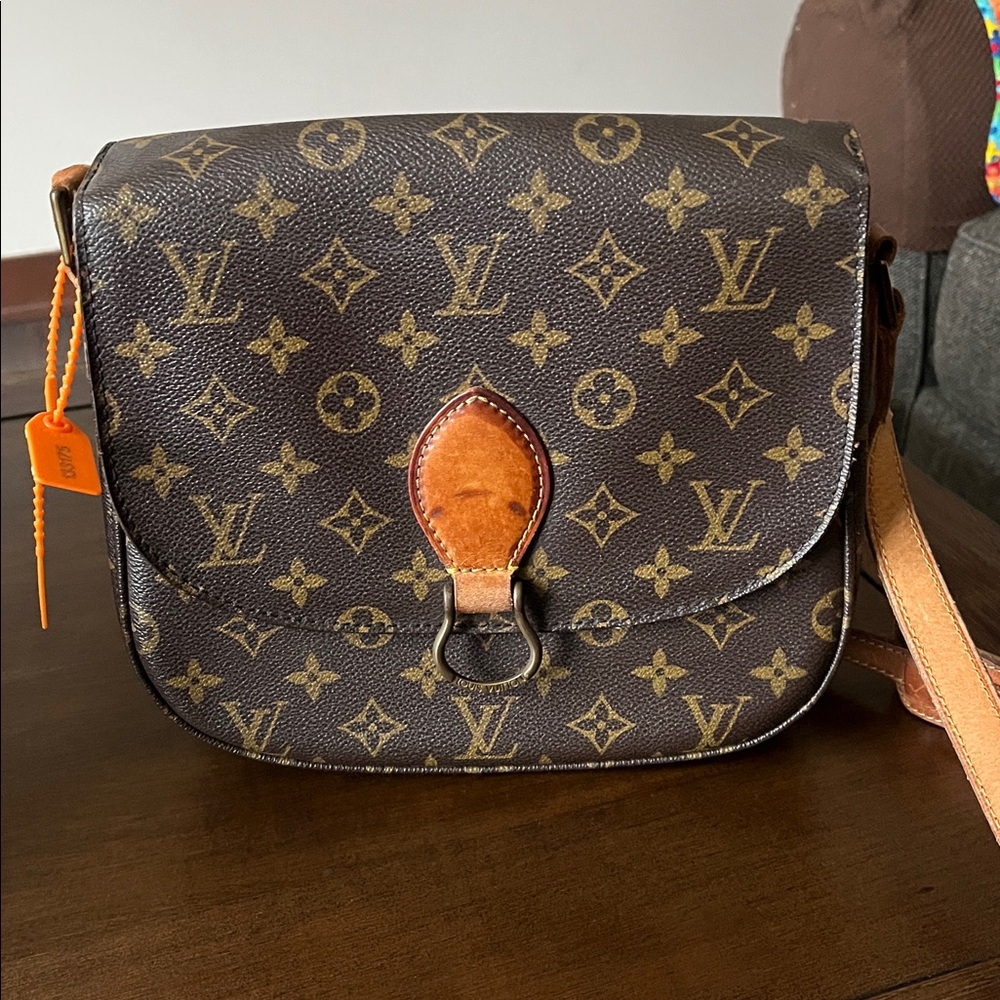 Authentic LOUIS VUITTON, ST CLOUD Cross Body bag